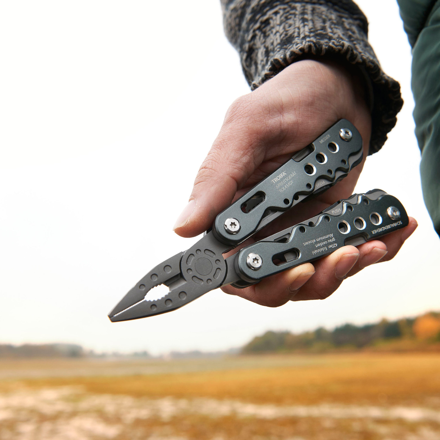 MULTI TOOL mit 11 Funktionen 